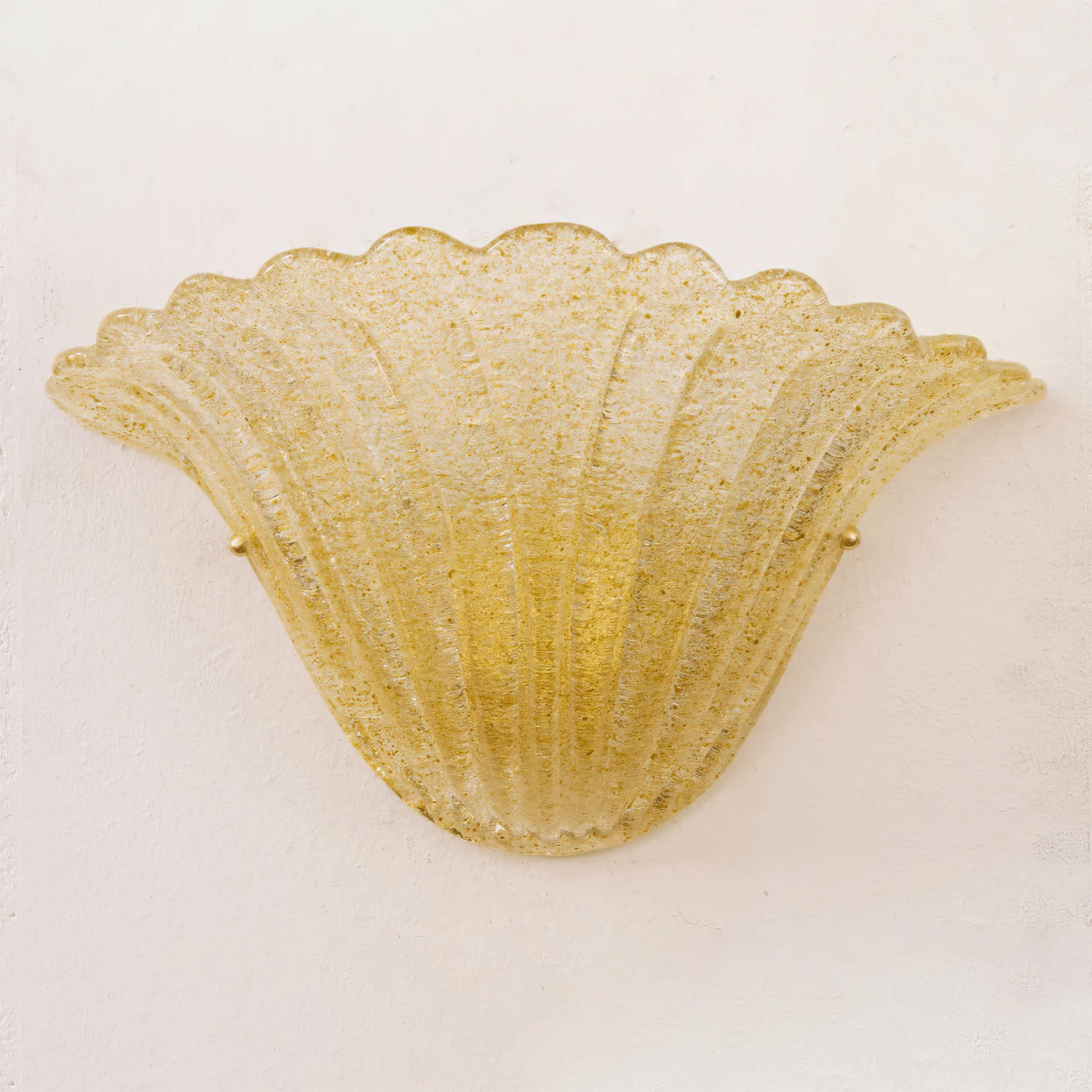 Applique Murale Verre Texturé Coquille Festonnée Éclairage Doré