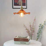 Suspension en Verre Floral avec Détails en Laiton