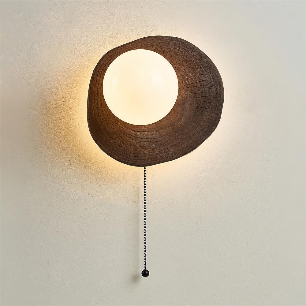 Applique Murale Anneau Sculpté Bois Avec Sphère En Verre Pour Lumière Douce