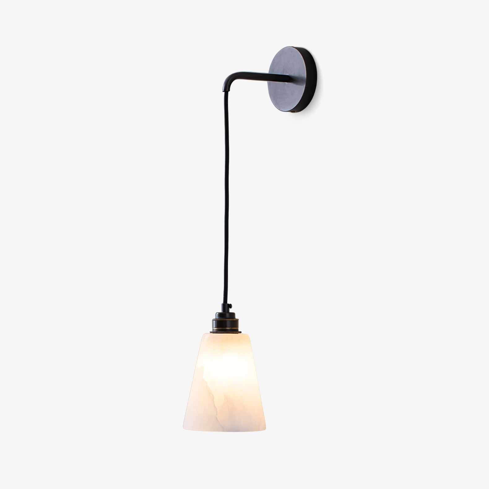 Suspension Murale En Albâtre Et Métal Pour Lumière Douce Et Épurée