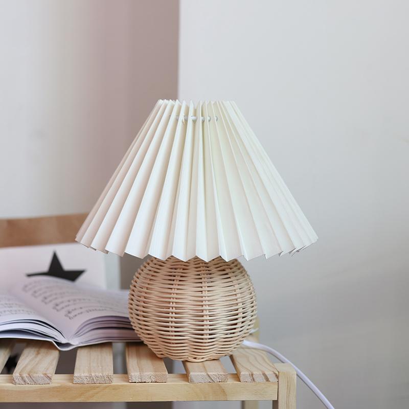 Lampe De Table Vintage En Rotin Et Bois Pour Ambiance Naturelle