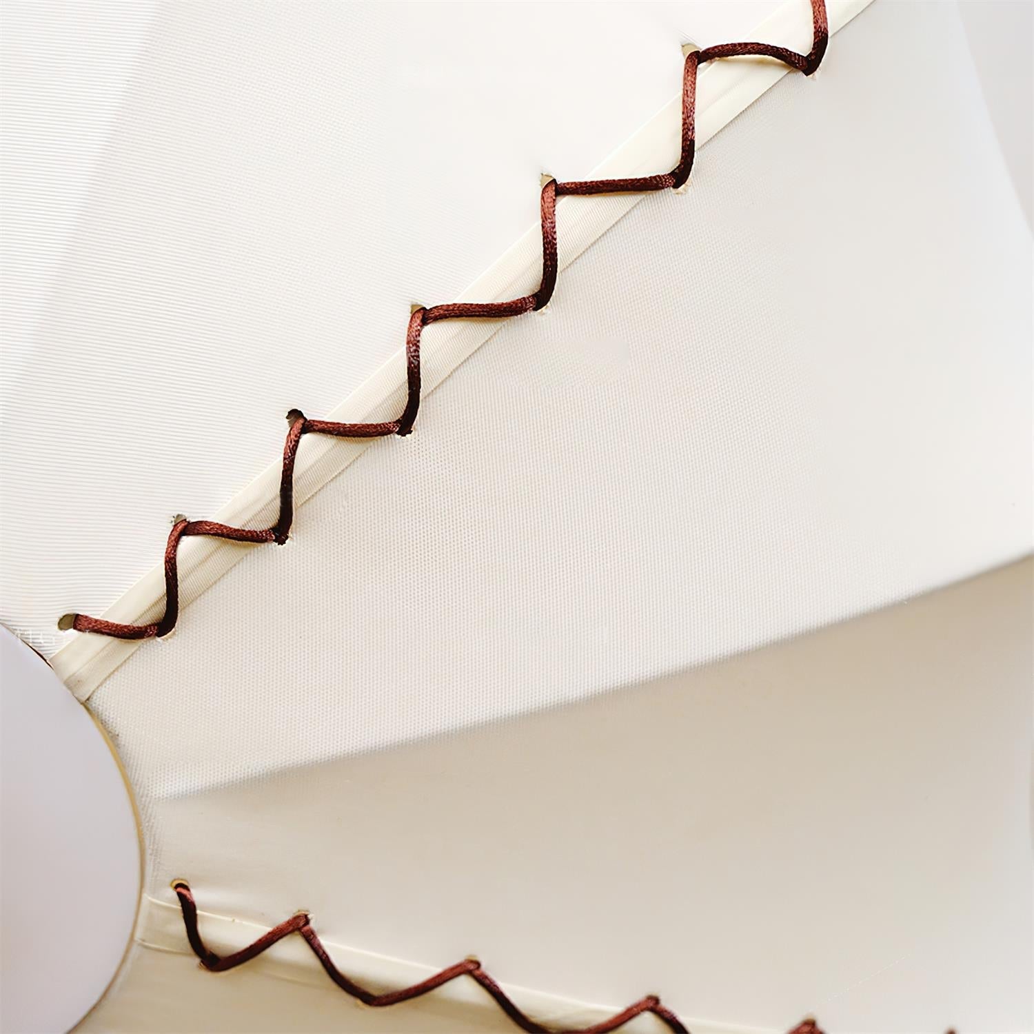 Plafonnier Tissu Beige Avec Bois De Noyer Pour Ambiance Chic