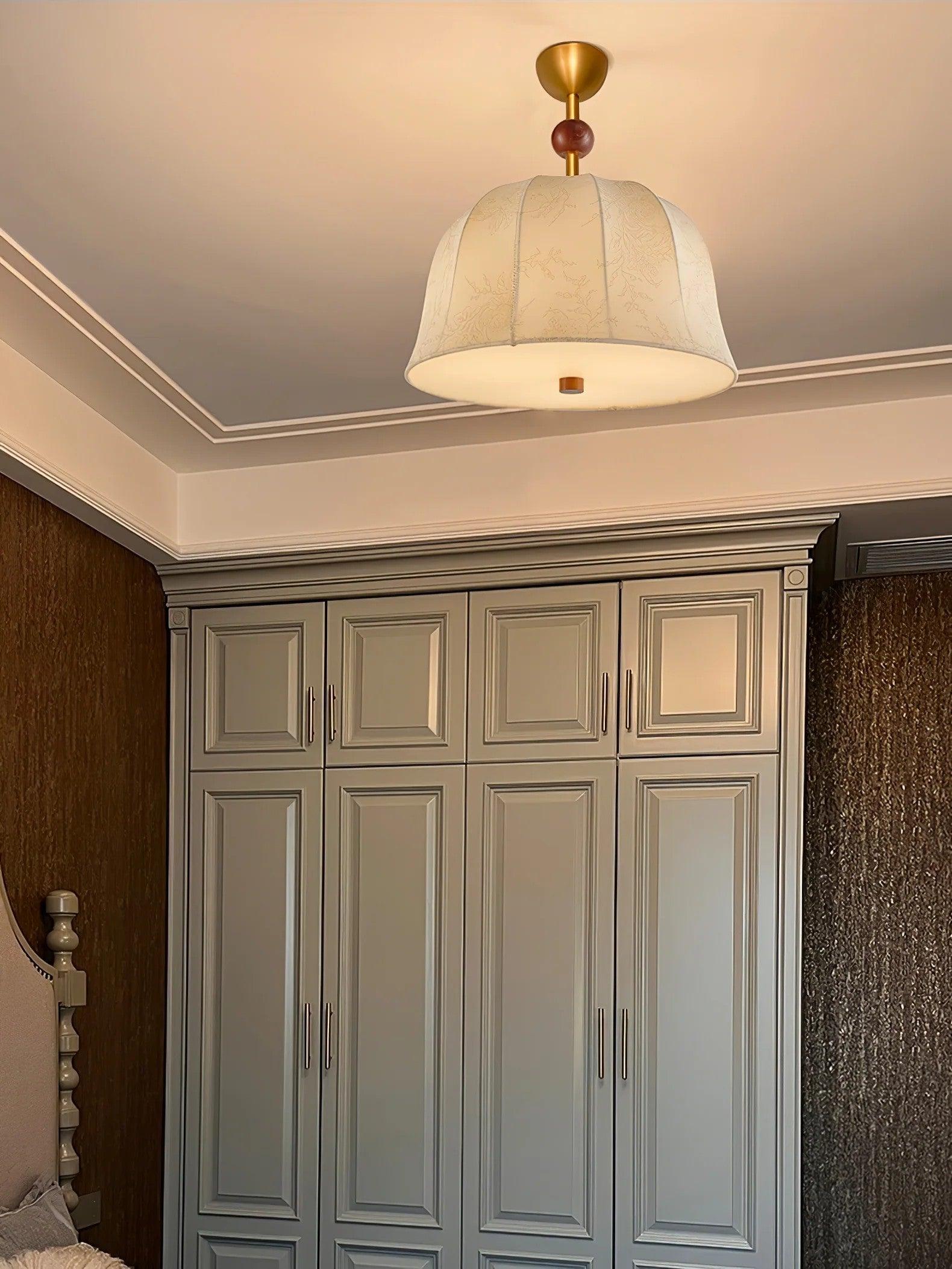 Plafonnier Vintage Or Et Noyer Avec AbatJour Lin Pour Ambiance Chaleureuse