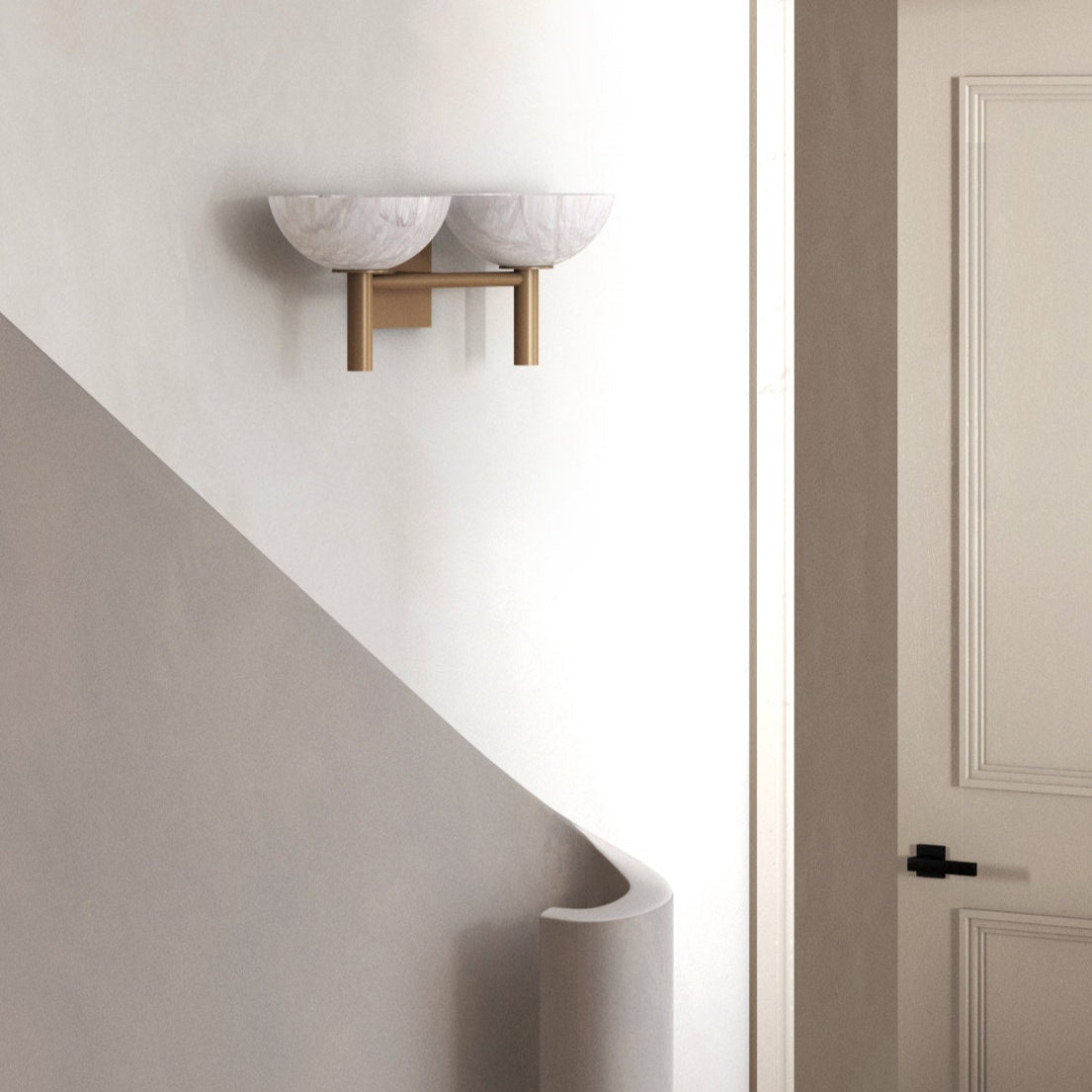 Lampe Murale En Albâtre Et Métal Créant Ambiance Élégante
