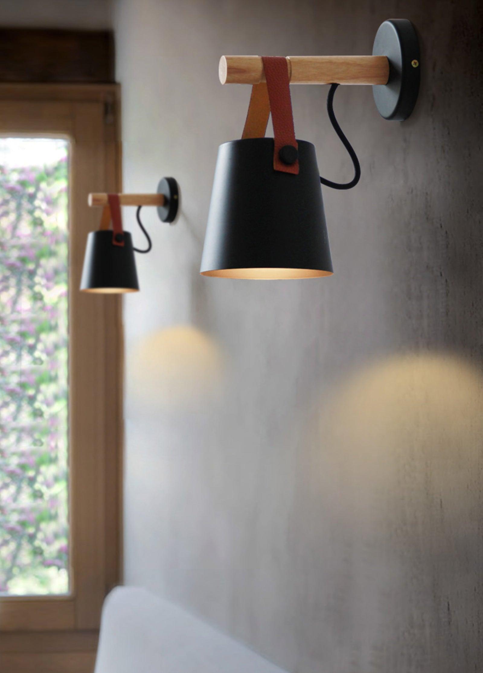 Applique Murale Bois et Cuir, Éclairage Chaleureux et Moderne